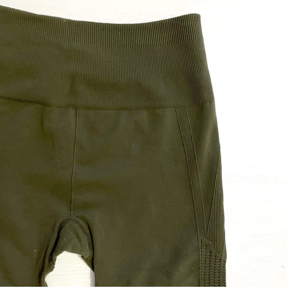 Lululemon Seamless Cropped Leggings Olive Green — size 4